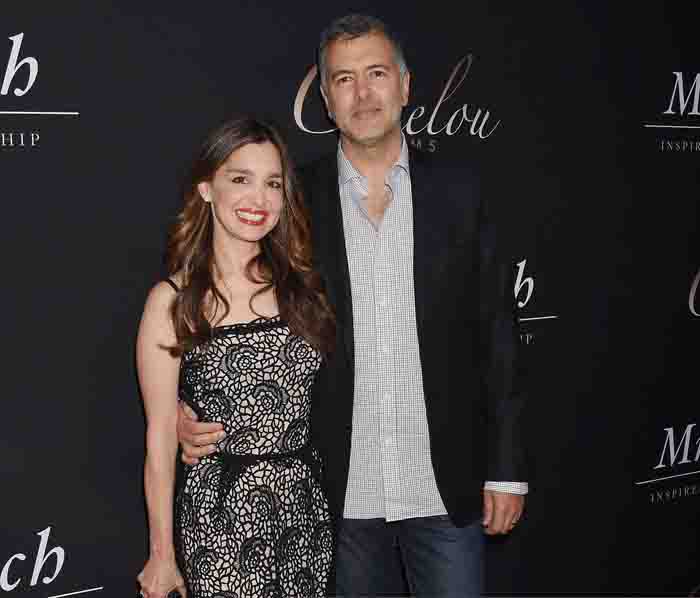 Gina Phillips and her husband Lee Nelson spotted together in movie premiere.